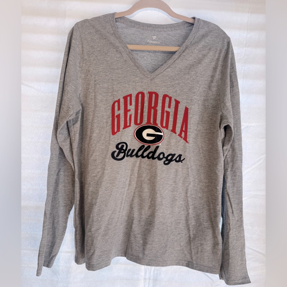 NWOT Fanatics Women’s Small University of Georgia Bulldogs long-sleeve t-shirt.